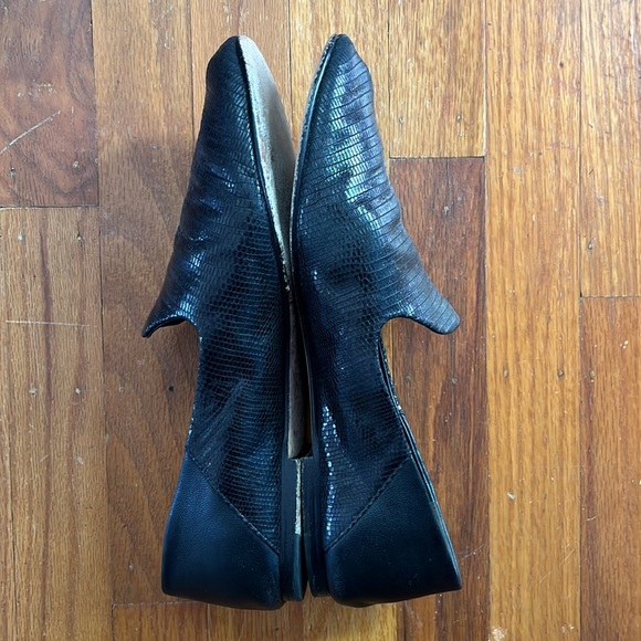 VINCE women’s leather flats size 10 ***ALL OFFERS CONSIDERED must clear out!*** - Picture 3 of 7